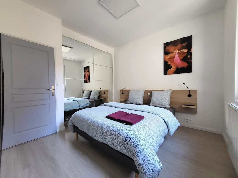 Maison Proches des Places Avec Stationnement