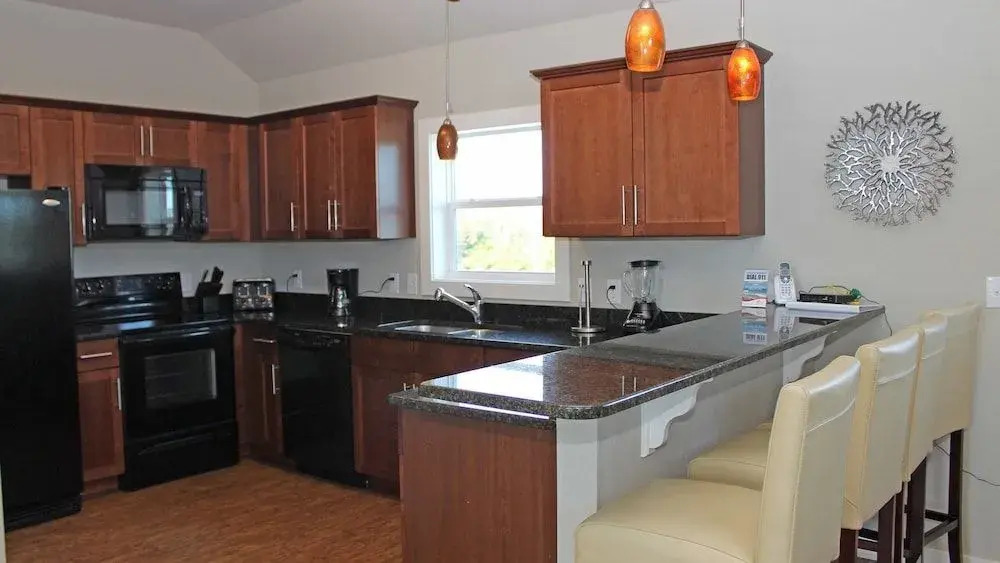 Dad's Mercedes, Mom's Dream! - 4 Br Home