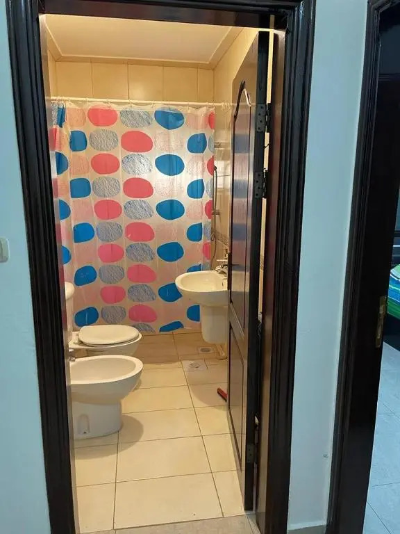 Lovely 2 bedroom apartment + with nice patio