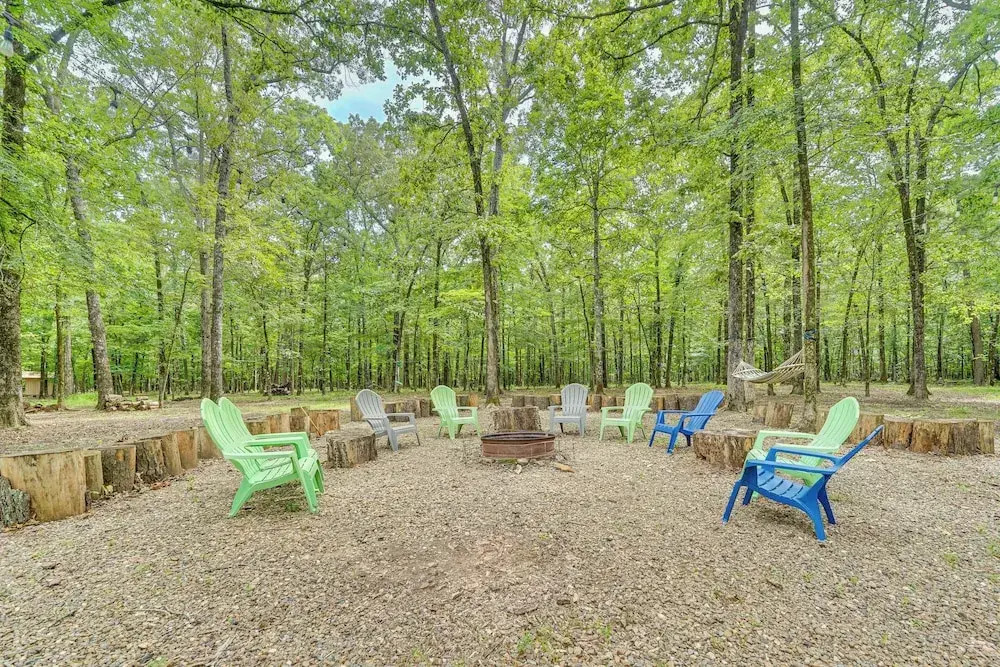 Broken Bow Getaway: Hot Tub, Grill & Fire Pit