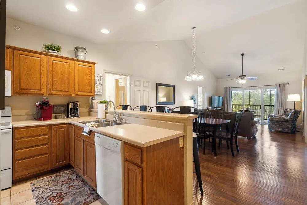 T Time Getaway - Overlooking Golf Views!