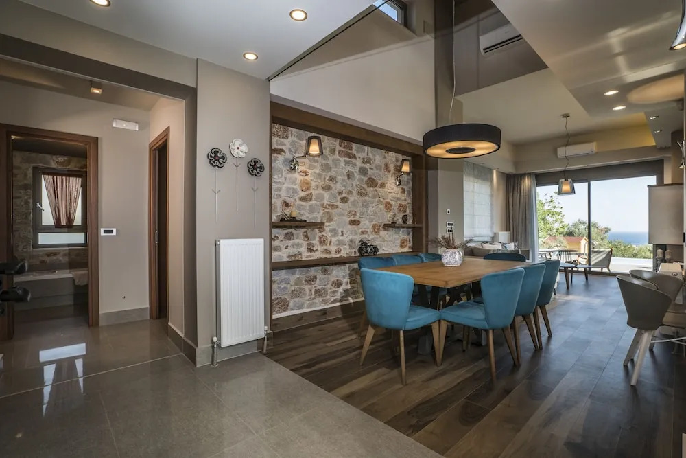 AA Luxury Villas