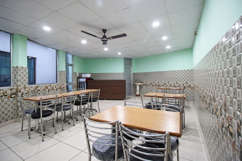 OYO 5876 Hotel KS International