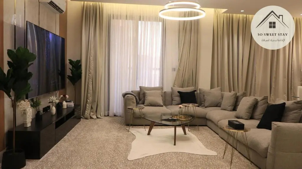 So Sweet Stay -AlTawun 3BR apartment - with Balcony garden view - الاقامة الجميلة - شقة فندقية فاخرة - بلكونه مطله ع الحديقه