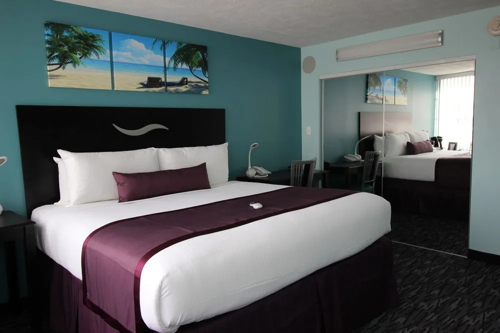 California Palms Hotel & Suites