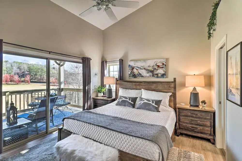 Indoor Pool & Golf Course Views: Lake Lure Condo!