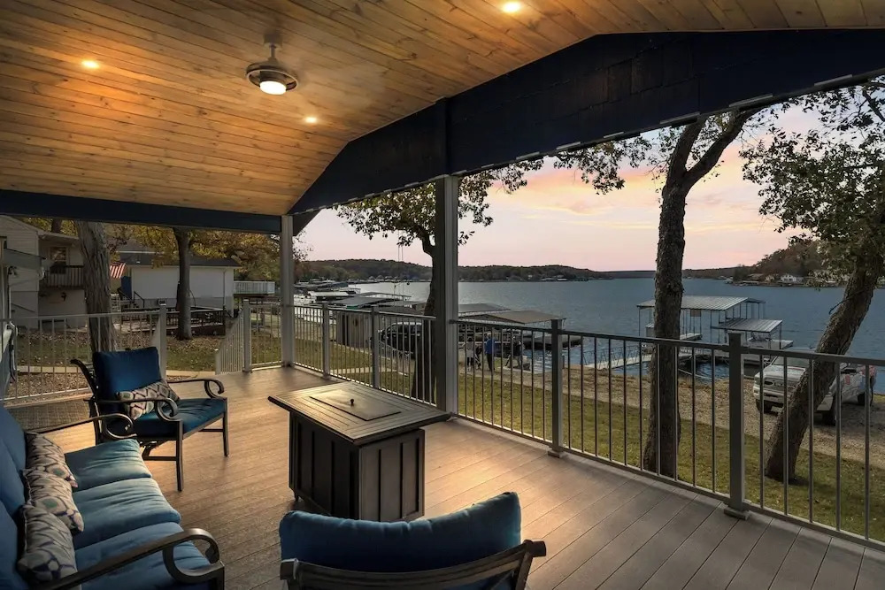 Sunset & Lake Views, Outdoor Dining & Seats