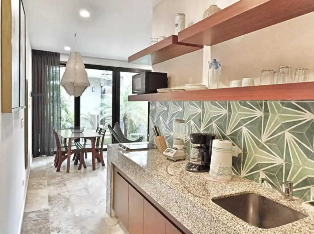 101 Amena Modern 1BR APT w/GYM (10 min to beach)