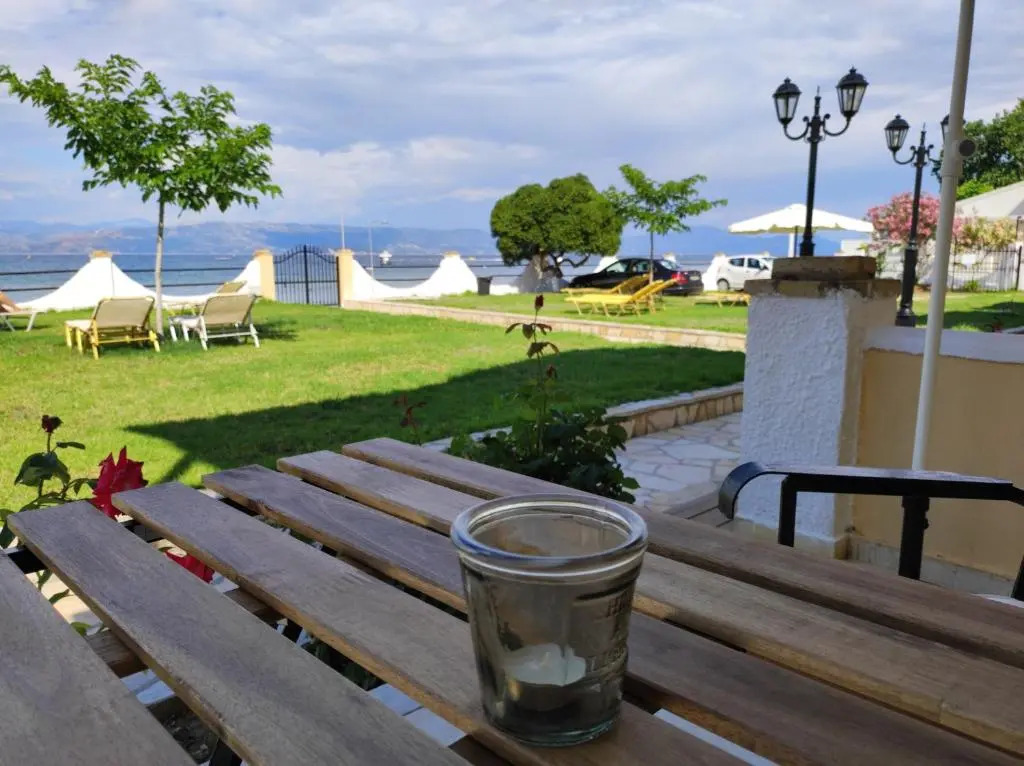 Thalassa Apartments & Studios