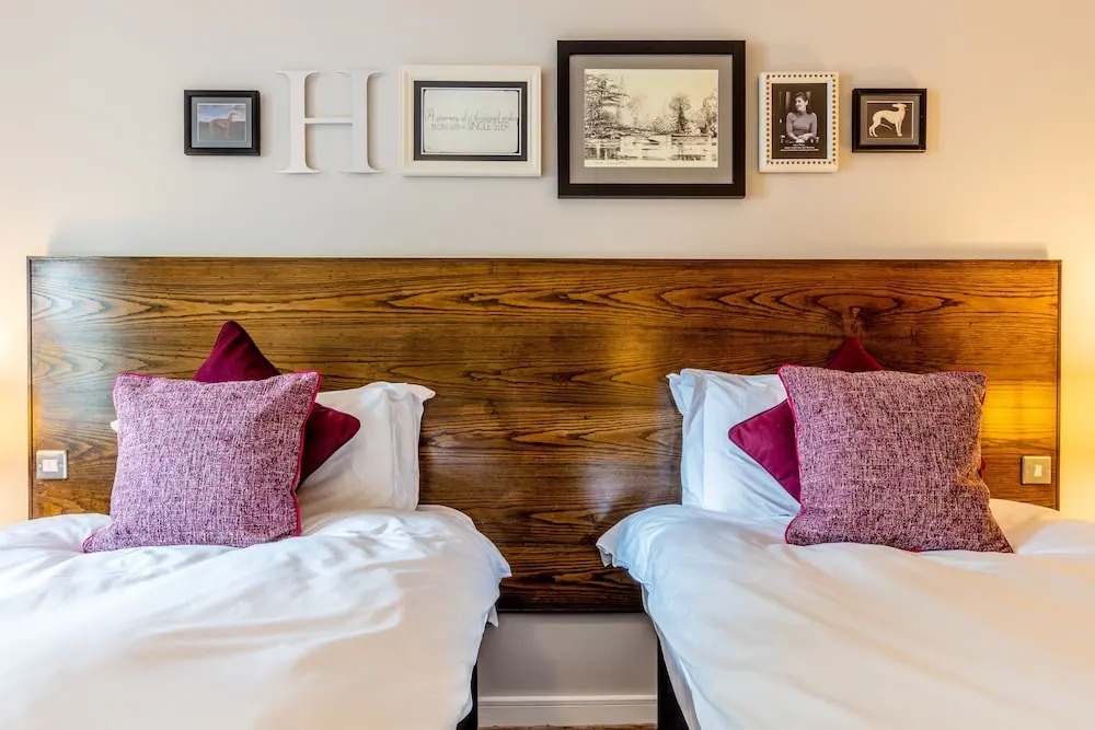 Greyhound Hotel