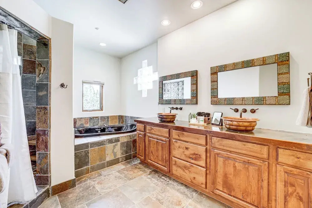 Hot Tub & Red Rock Views: Secluded Sedona Escape!