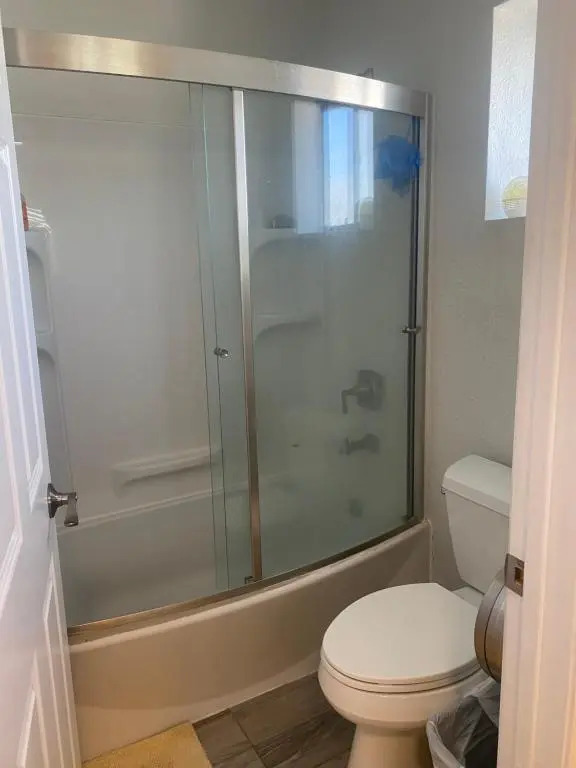 Private Room in Los Angeles w/ AC & WIFI