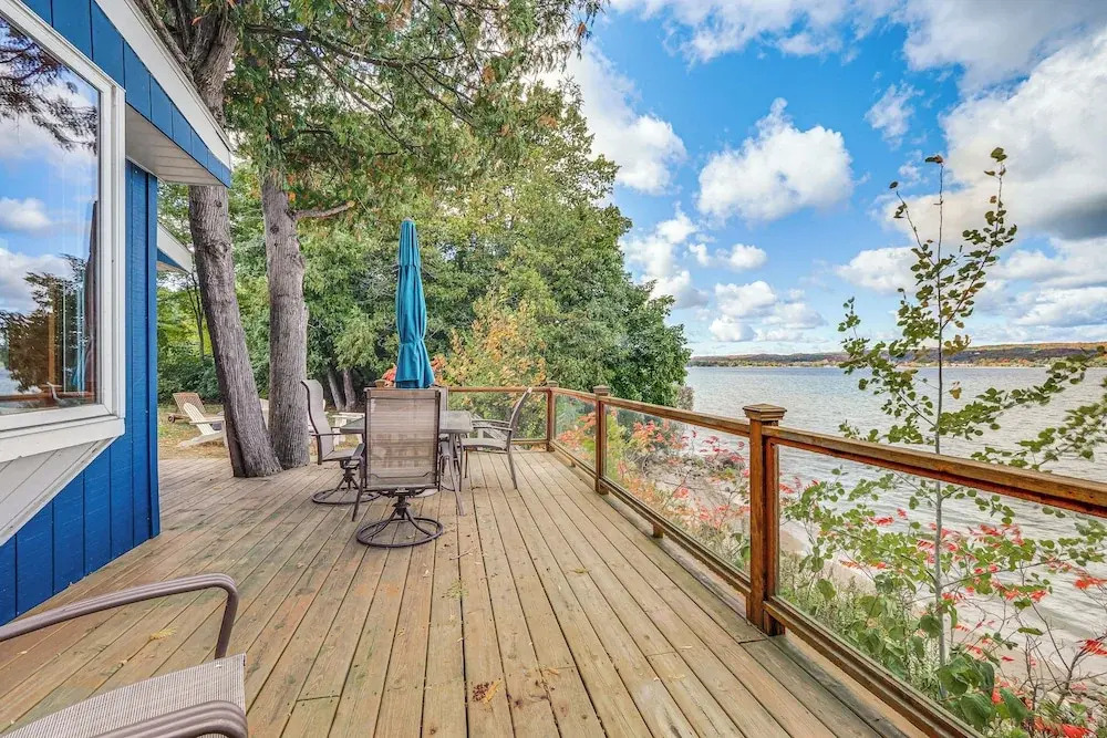 Serene Leelanau Lake Escape Near Wine Trail