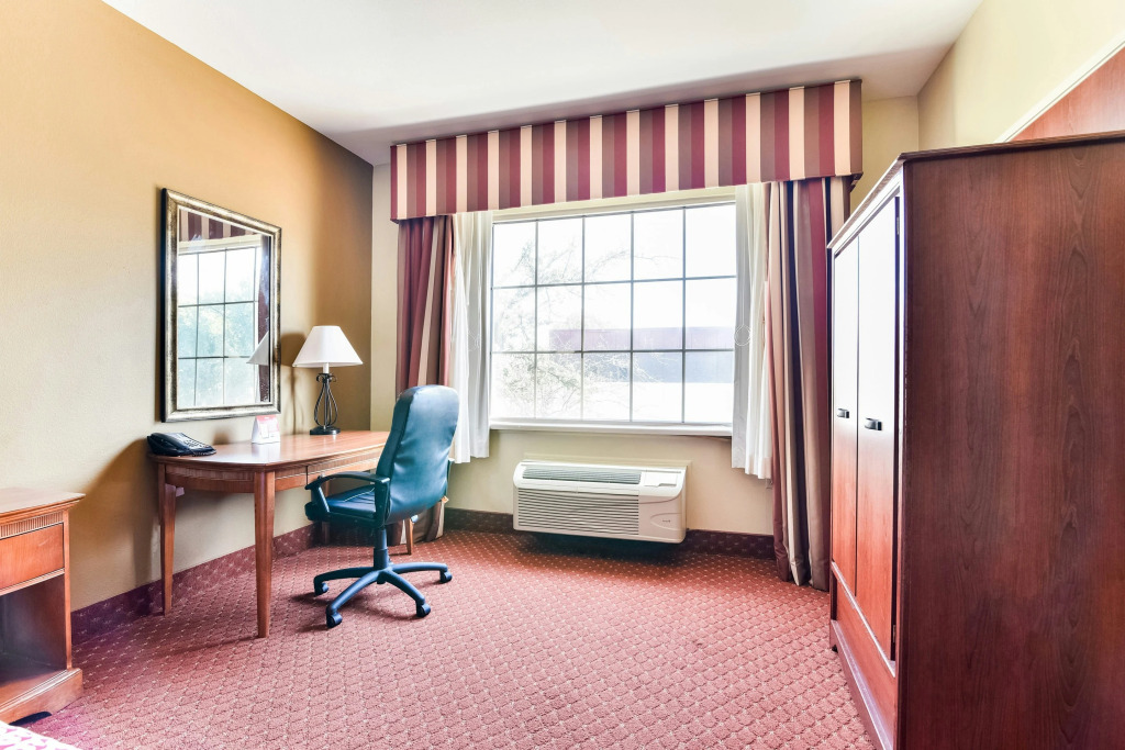 OYO Townhouse Oklahoma City Airport