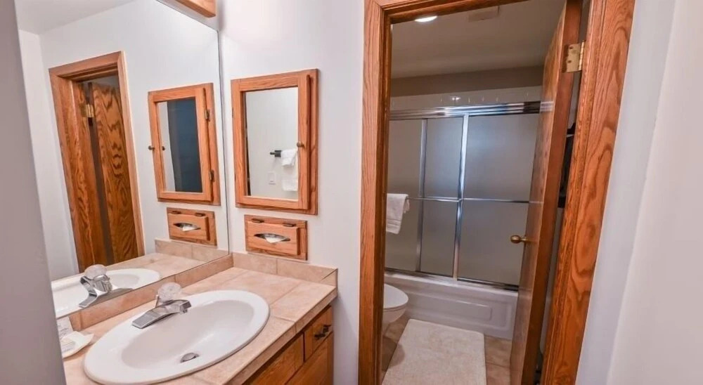 Spacious 3 Br Plaza Unit With Washer/dryer 3 Bedroom Condo - No Cleaning Fee! by RedAwning