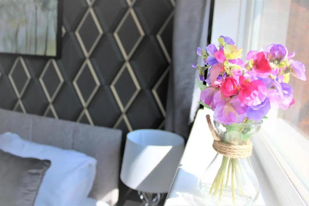 Beautiful 3 bed house Sleeps 6 Free Parking!