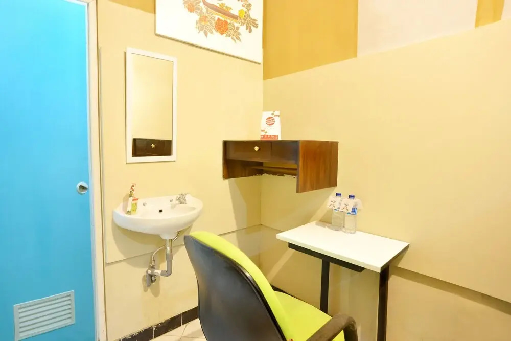 OYO 476 Hotel Naura