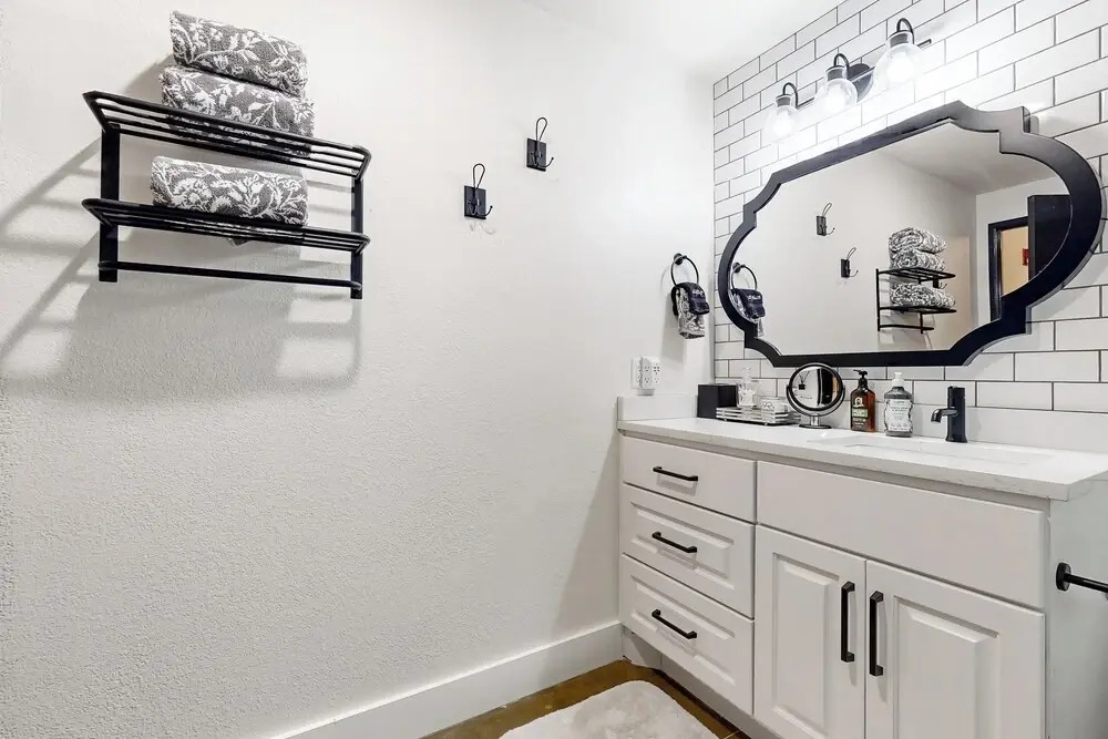 Luxe 1BR Downtown Loft in Historical Building