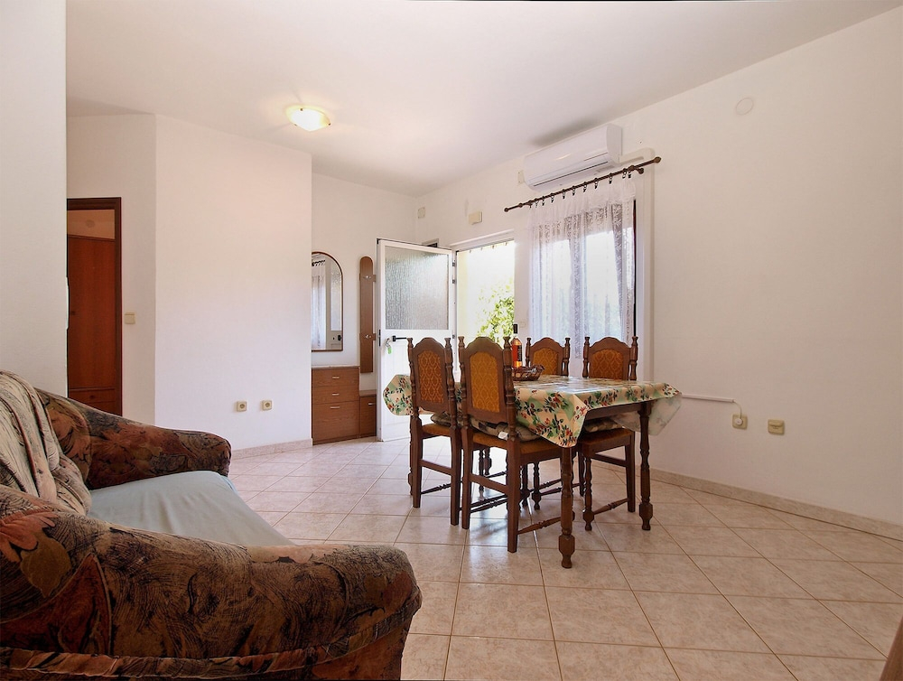 Apartment 1858