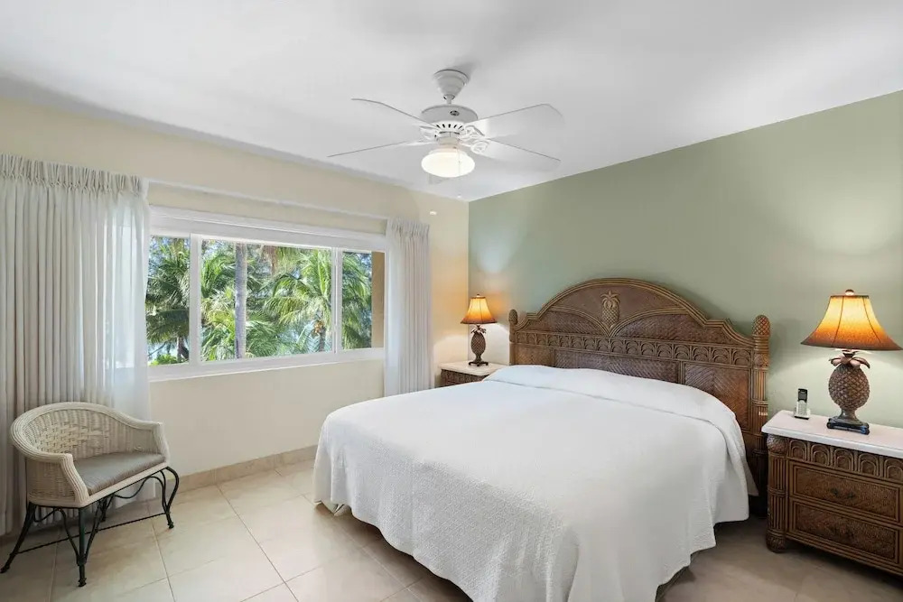 London House Seven Mile Beach Grand Cayman