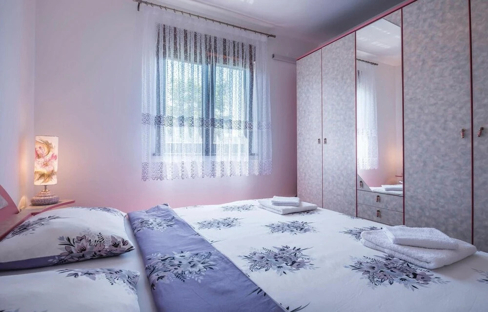 Beautiful Home in Pula With Wifi and 2 Bedrooms