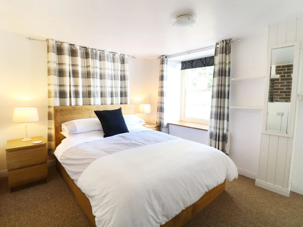 Flat 1, Camelford