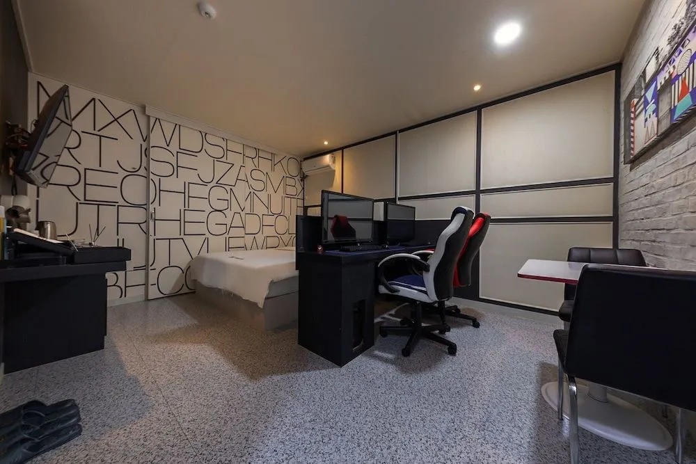 2U Motel