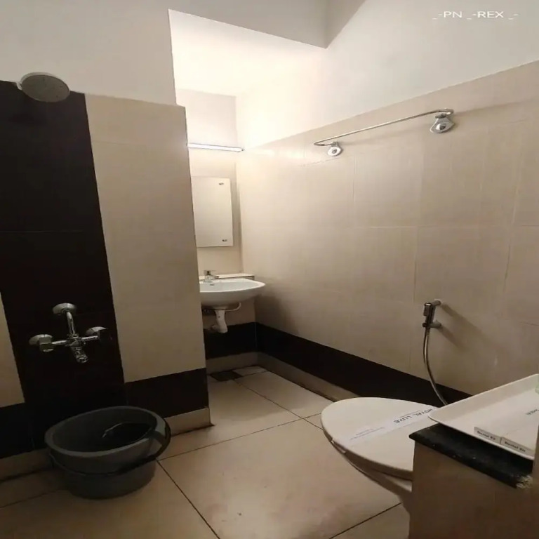 Royal Luxe Business Class Hotel
