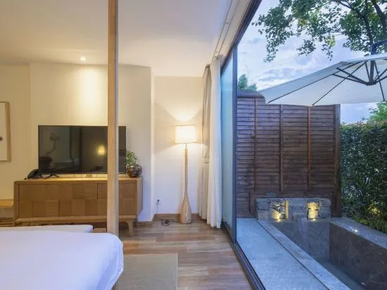Bai Yu Ting Shan Zhu Hotel
