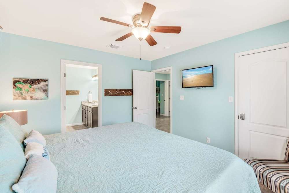 Boogie Board Bungalow - Pet Friendly! Private Pool! 2