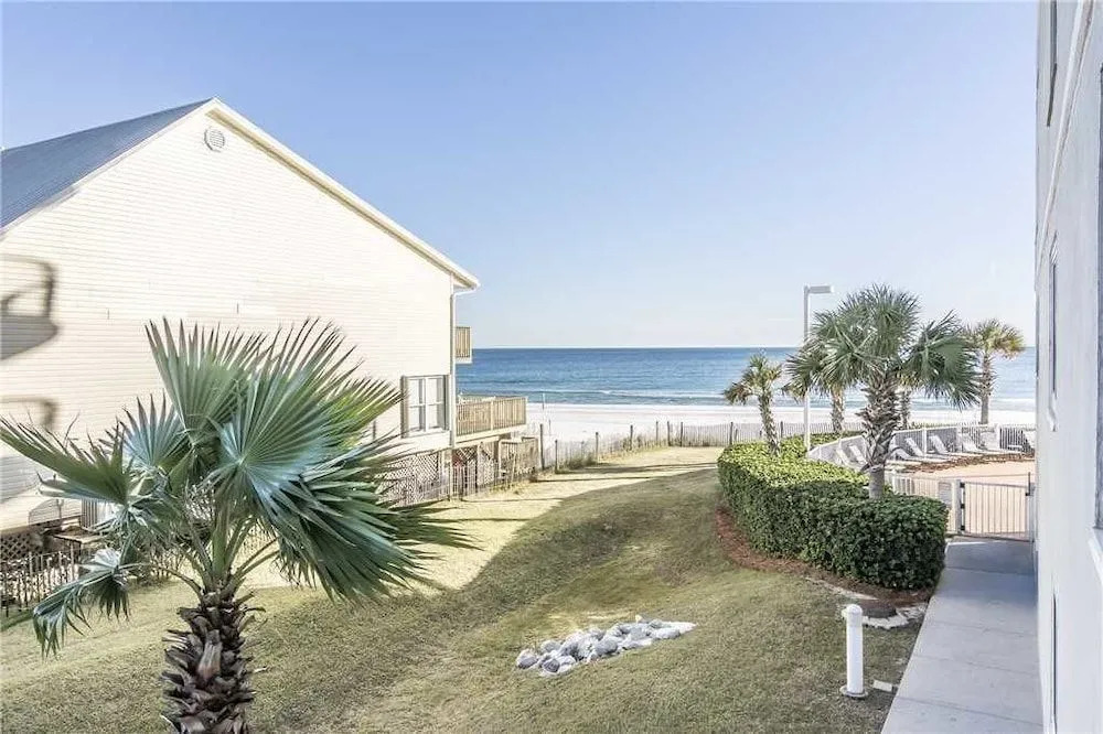 Tradewinds 108 - 1 Br condo by RedAwning
