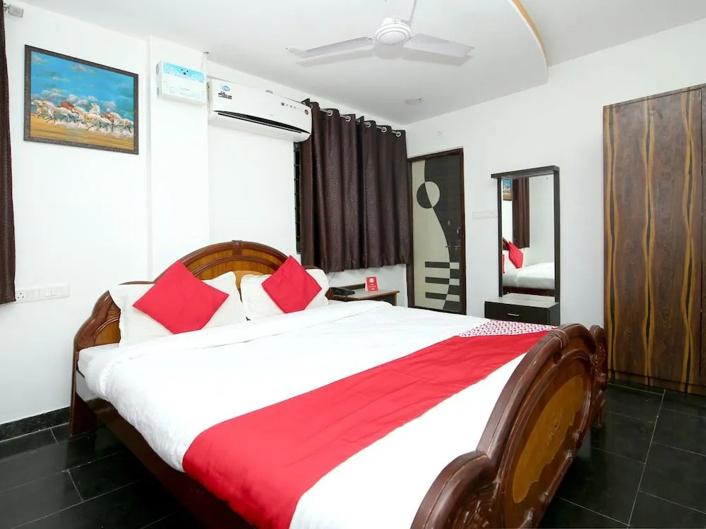 OYO 12498 Hotel Sea Rock