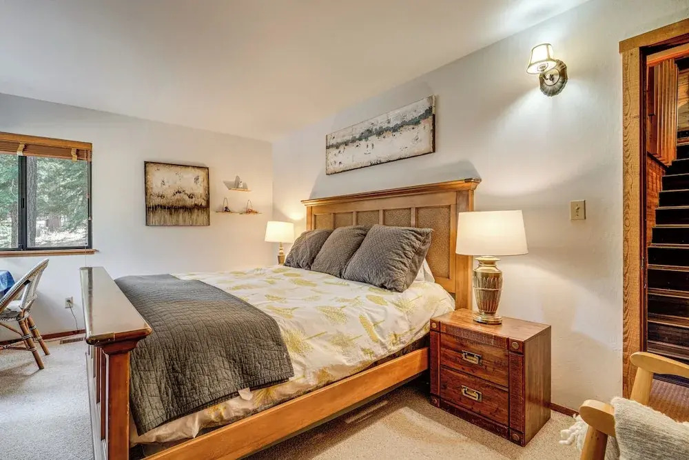 Free Ski Shuttle! Spacious Northstar Resort Cabin
