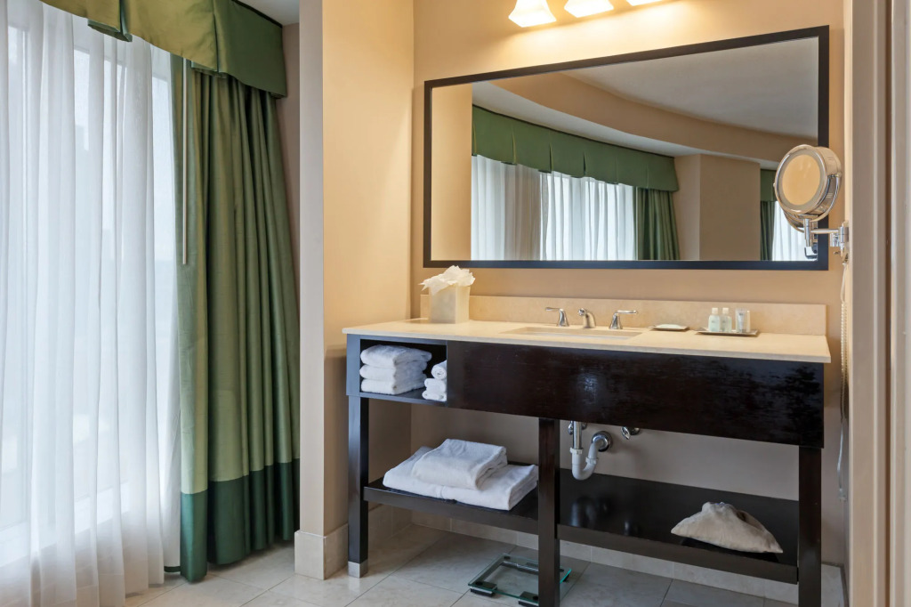 Crowne Plaza Cleveland at Playhouse Square by IHG