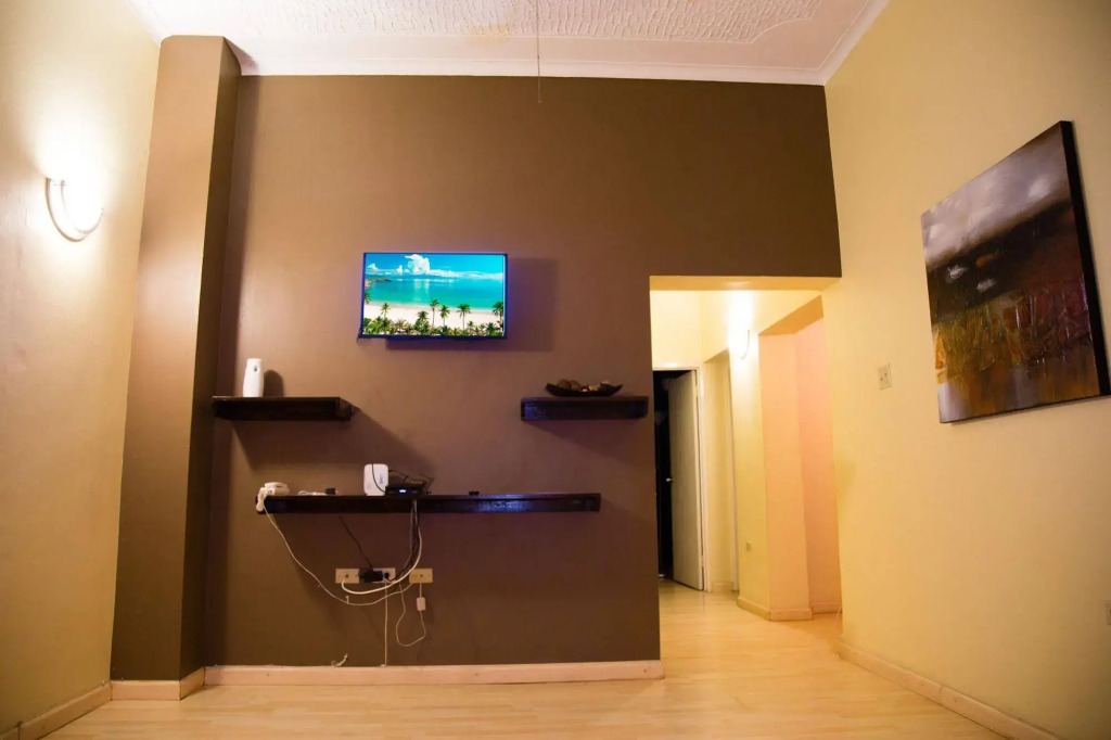 New Kingston Guest Apartment at Westbury