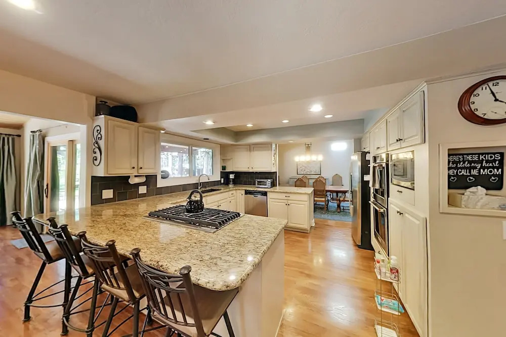 Coconino S Home W/ Hot Tub - Near Snowbowl! 5 Bedroom Home