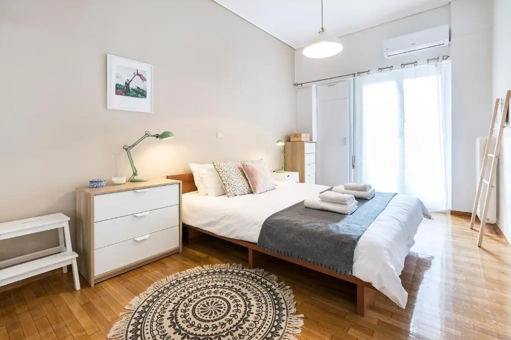 1 KM from The Acropolis 1 Bedroom Apt Netflix And Washing Machine