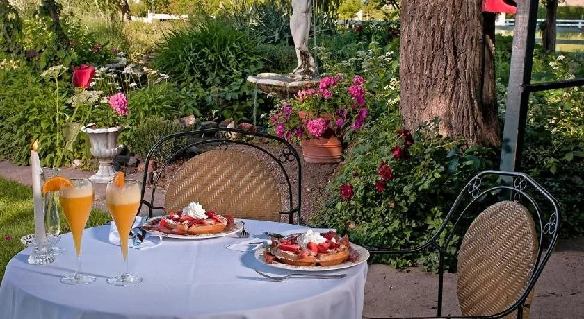 Cozy Rose Inn