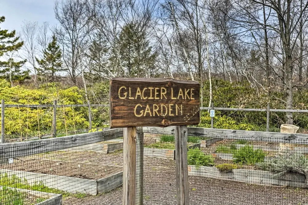 Pet-friendly Tobyhanna Escape Near Hiking & Skiing
