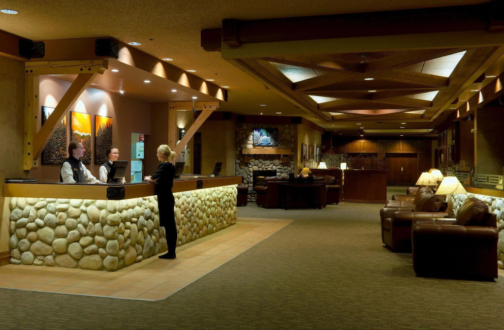 Elk + Avenue Hotel