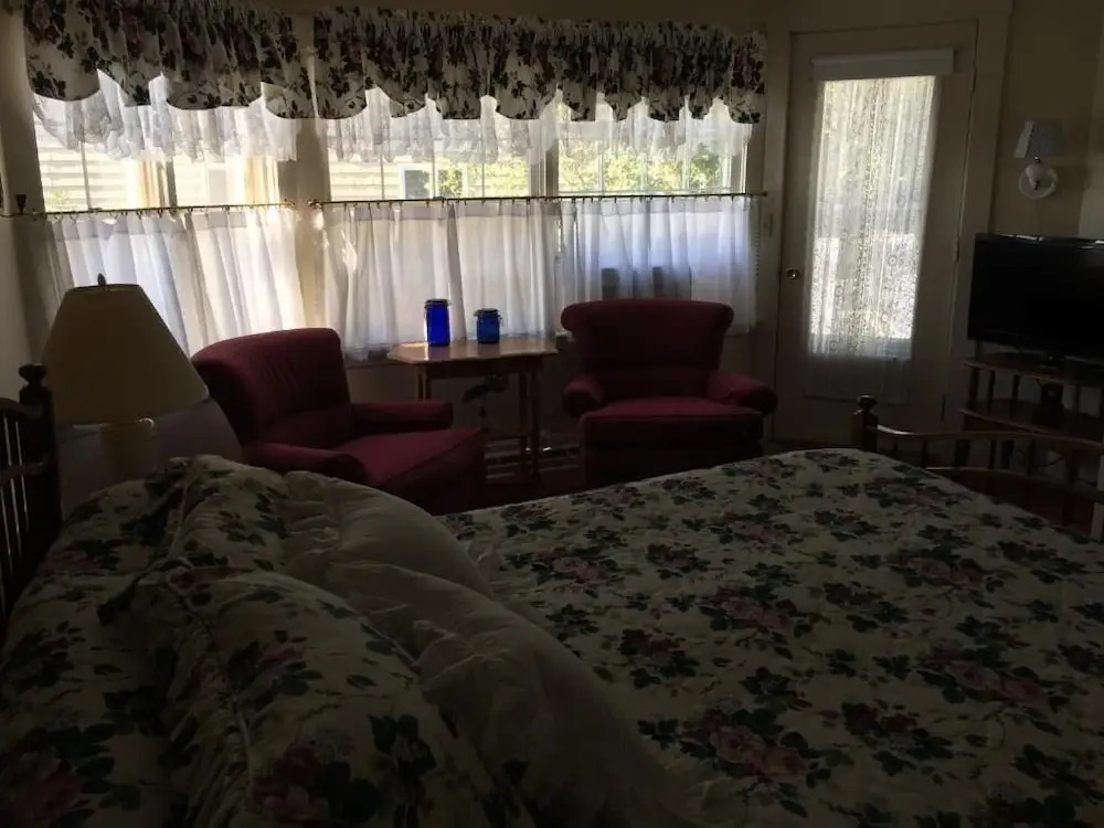 Holiday House Inn