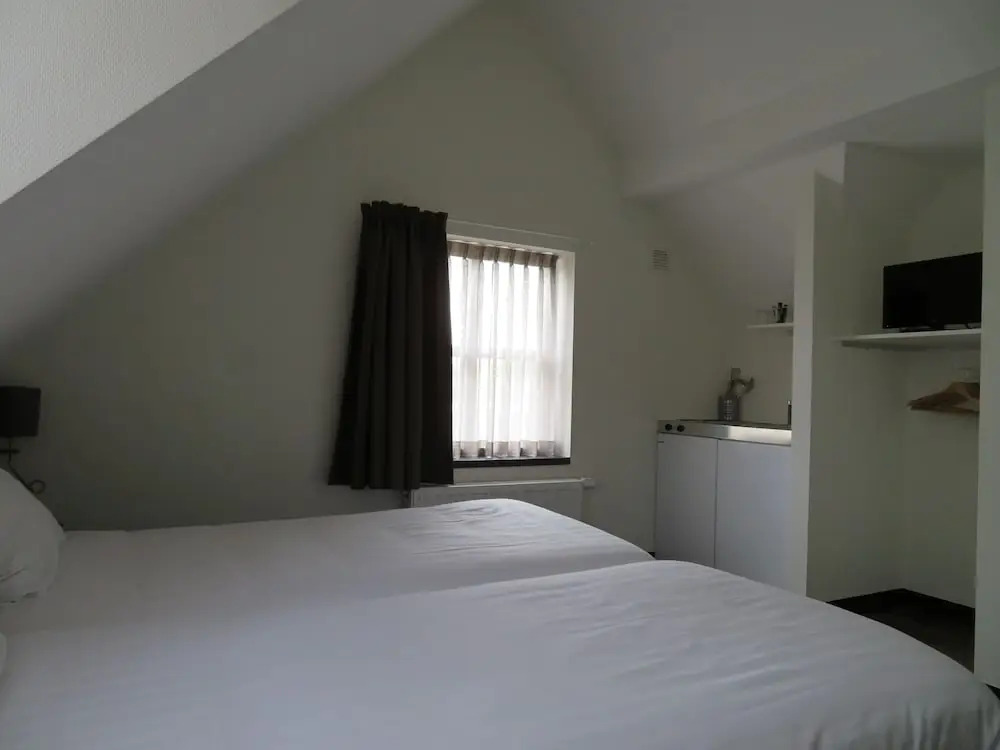 Hotel Blooker