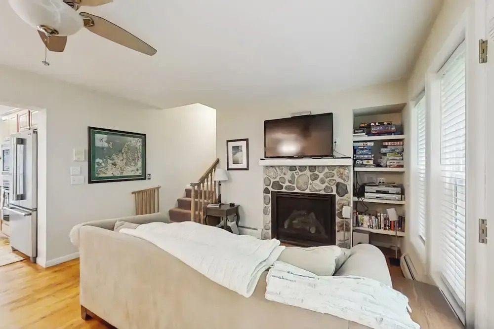 5BR Lake-view Home w/ Pool & Seasonal Hot Tub