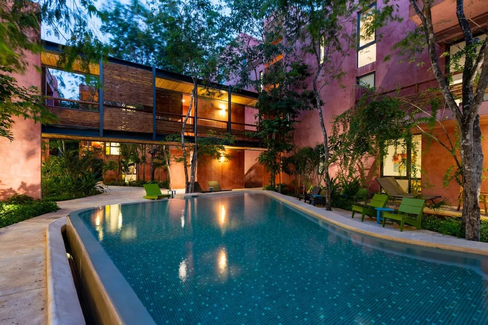 Profound relaxation in 2BR Condo with pool view by Happy Address