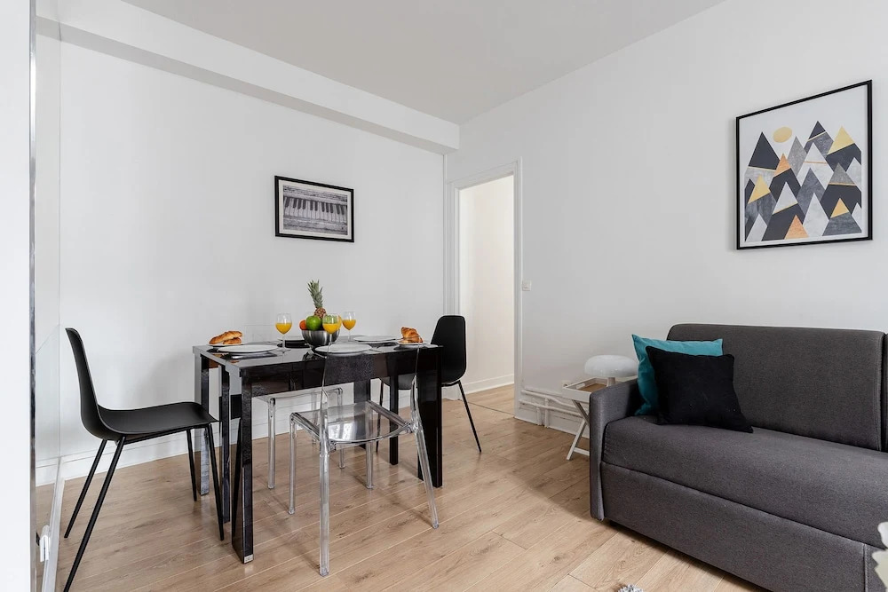 Eiffel Tower - Bir Hakeim Apartment