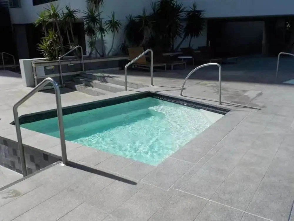 Scenic View 2 Bedroom Apartment - Pools, Gym and Secure Parking