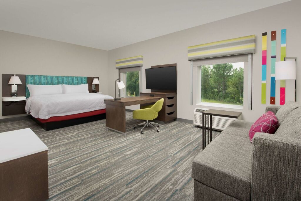 Hampton Inn & Suites Charlotte Airport Lake Pointe