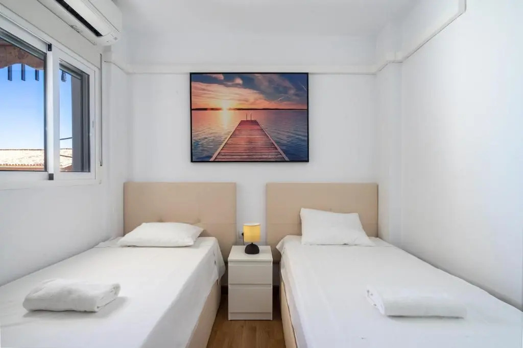 Tasteful apartment near the beach Ref 107