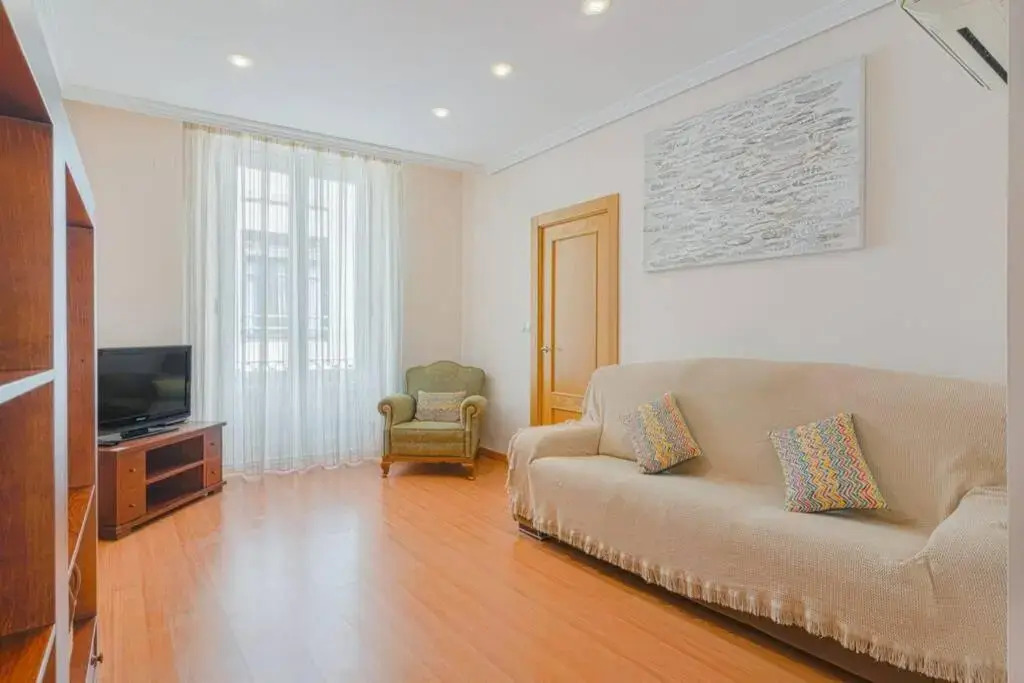 Balmes Flat, 2BDR - central market and city hall