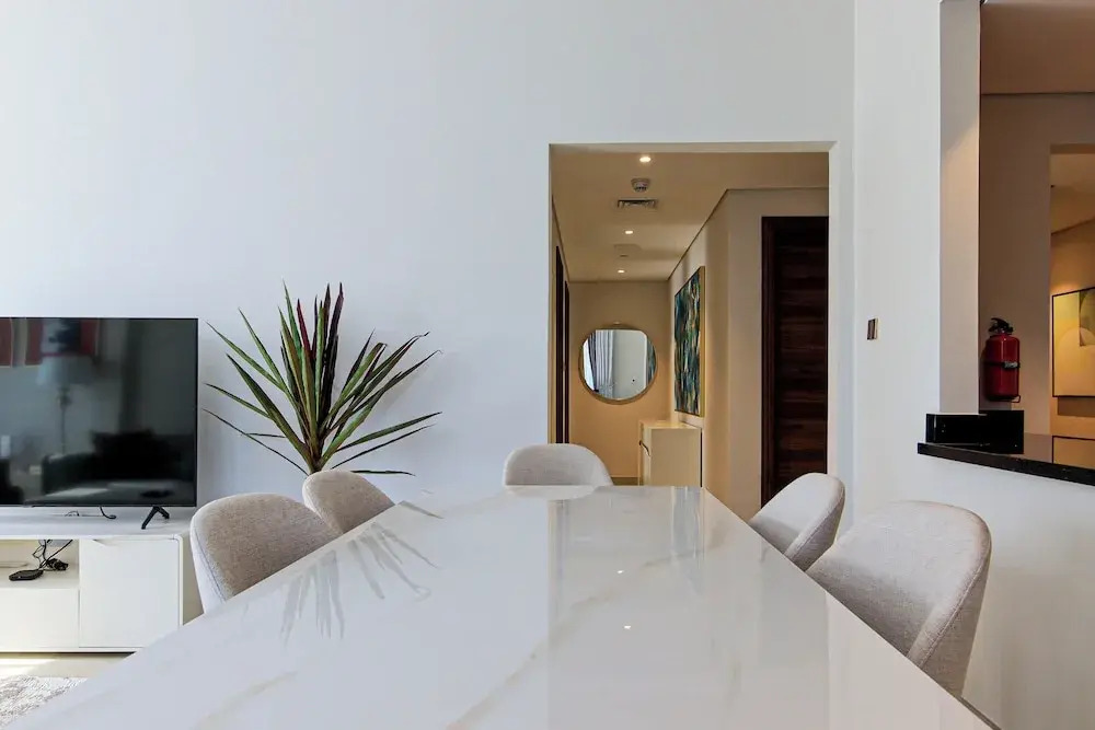 Spacious 2BR Apt Maids Elegance